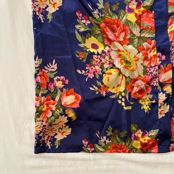 Polyester Robe - Picture 4 of 4